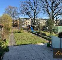 GROSSES REIHENMITTELHAUS IN EIBACH UND GARAGE UND GROSSER GARTEN - Nürnberg Röthenbach b Schweinau