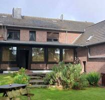 Vierfamilienhaus mit Garagen - 750.000,00 EUR Kaufpreis, ca.  380,00 m² Wohnfläche in Krefeld (PLZ: 47804)