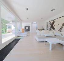 Zeitlose Klarheit trifft moderne Raffinesse - Architektur im Sinne des Bauhauses - Hamburg Hausbruch