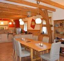 Für Handwerker: Zweifamilienhaus in Schallstadt-Mengen mit großem Garten