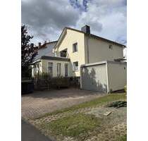 Massives Einfamilienhaus mit Garage in gesuchter Lage von Baunatal Großenritte