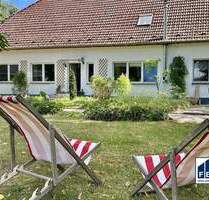 Modernisiertes Zweifamilienhaus auf einem großzügigen Areal in Goldenstädt