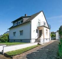 Gepflegtes 1-2 Familienhaus mit großem Grundstück - Dietzenbach / Hexenberg