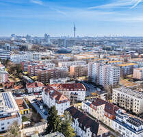 Charmanter Altbau direkt am Park. Helle 3-Zimmer-Wohnung mit großer Wohnküche & Balkon zum ruhigen Innenhof - München Moosach