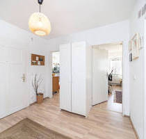 Charmanter Altbau direkt am Park. Helle 3-Zimmer-Wohnung mit großer Wohnküche & Balkon zum ruhigen Innenhof - München Moosach