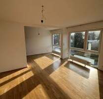 Helle, gut geschnittene 4 Zimmerwohnung in Egelsbach mit Balkon und Garage