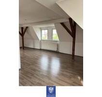 Individuelle und geräumige Dachwohnung! Tageslichtbad mit Wanne und Dusche! - Riesa Gröba