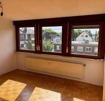 Gemütliche Dachgeschosswohnung mit Einbauküche und Duschbad an Einzelperson zu vermieten - Bonn Dottendorf
