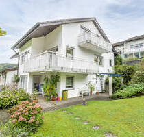 Traumhaus mit 3 Garagen + 2 Stellplätzen und Einliegerbereich in idylischer Lage zu verkaufen! - Donzdorf / Winzingen