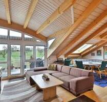 Charmante Dachgeschosswohnung mit Südbalkon und Gartenanteil - Deckenpfronn