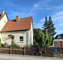Gemütliches Einfamilienhaus mit schönem Garten, Terrasse und Garage in Leuna.