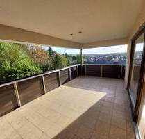Doppelhaus-Hälfte in ruhiger Top-Aussichtslage mit übergroßem Balkon - Oberboihingen