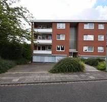 Schöne 4 Zi. Wohnung mit 2 Balkonen, zus. Hobbyraum, Garage u. Gartennutzung - Neuss Hoisten
