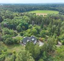 Absolute Privatsphäre ! Klassisches Landhaus mit Schwimmhalle und weitläufigem Naturgrundstück - Hanstedt Schierhorn