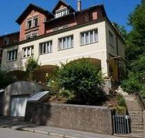 Geräumige 2-Zimmer-Wohnung mit großer Dachterrasse in der Nähe von Fachhochschule und Bahnhof - Coburg