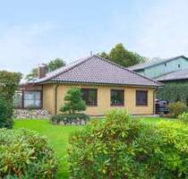 Walmdachbungalow in Weddingstedt - Modern und gepflegt mit großem Garten und Wiesenblick