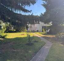 Brandis: zentral und blickgeschützt Wohnen | große, hohe Garagen | toller Gartenbungalow