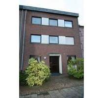 NEUSS NORD- GEMÜTLICHE DACHGESCHOSSWOHNUNG IN RUHIGER LAGE