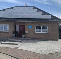 Walmdach-Bungalow in ruhiger und zentraler Lage von Großenaspe