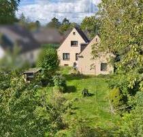 Zweifamilienhaus am Böverspark: Großes Gartengrundstück mit Potenzial für einen Neubau - Hamburg Lurup