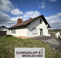 Großzügiges Einfamilienhaus mit Einliegerwohnung - perfekt für Familie oder Wohnen & Arbeiten - Ewighausen