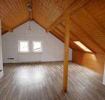 Uriges 1-Zimmer-Apartment mit EBK und Carport in Dörfles-Esbach