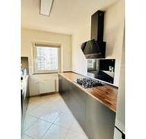 Hochwertig & modern: Saniertes 23-Zimmer-Domizil mit edler Einbauküche in Nürnberg