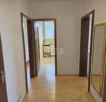 Top!! 3 Zimmer Wohnung, 2 Balkone, Stellplatz und Einbauküche - Frankfurt am Main Eckenheim