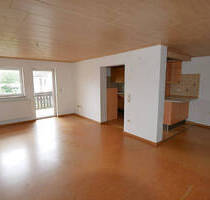 Offen gestaltete 2-Zimmer-Wohnung mit Einbauküche und Balkon in Dörfles-Esbach