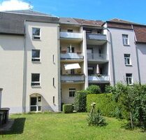 Teilsan. MFH in Pölbitz, ehem. ZA-Praxis, drei Etagen-Whg., eine vermietet, Balkone, Doppelgarage! - Zwickau