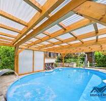 MIT POOL! Wohntraum mit Urlaubsfeeling: EFH mit 2 Whg., großem Garten, XXl-Garage, Carports uvm... ! - Lonsee