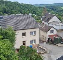 Familienhaus mit großem Inneren und kleinem Garten in ruhiger Lage. - Bettingen