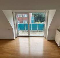 2,5-Zimmer-Galeriewohnung mit Balkon, Einbauküche und Tiefgaragenstellplatz. - Nürnberg Schniegling