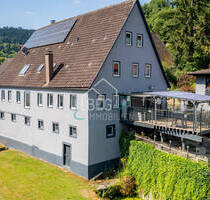 Großzügiges Einfamilienhaus mit Nebengebäuden in naturnaher Lage - Braunsbach / Döttingen