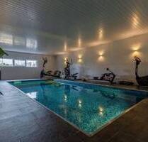 PRIVATVERKAUF-Besichtigungen jederzeit möglich - 9 Zimmer, 3 Bäder, 3 Einbauküchen, 70m² Innenpool, 40 m² Wintergarten, Doppelgarage, Wärmepumpe,etc.! - Malschwitz Niedergurig