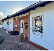 Gepflegter Bungalow mit Doppelgarage - ein Traum in ländlicher Idylle! - Waldeck Alraft