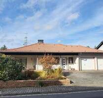 Stilvoller Bungalow mit separater ELW, Doppelgarage & großem Grundstück - Hammersbach Marköbel