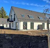 Familiengerechte Doppelhaushälfte mit Souterrain-Bereich, Speicher und großem Garten - München Feldmoching-Hasenbergl