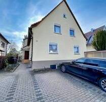 Wohnen und investieren! Charmantes Mehrfamilienhaus in begehrter Lage - Leonberg