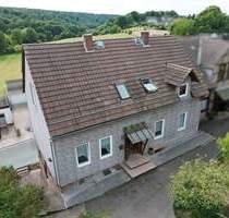 Ein-Zweifamilienhaus mit separatem Garten und Garage in Derental