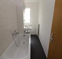 Pack die Badehose ein...helle 3-RW mit Wanne u. Balkon!!! - Freiberg