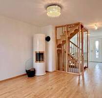 Arbeiten am Flughafen - Leben im beliebten Erding: Modernes Townhouse mit schönem Garten