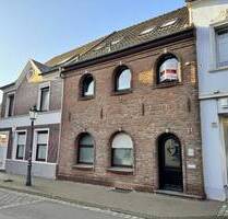 3 Häuser im Herzen von Issum - 469.000,00 EUR Kaufpreis, in Issum (PLZ: 47661)