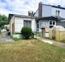 Großes Grundstück (540m²) mit sanierungsbedürftigem, unterkellertem Haus und Nebengelass (Ausbaureserve) - Berlin Alt-Hohenschönhausen