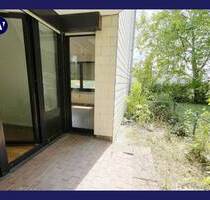 Moderne 2-Zimmer-Wohnung mit Terrasse und Blick ins Grüne, Wannenbad, separate Küche, Abstellraum - Köln Urbach