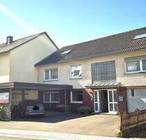 Zweifamilienhaus mit sonnigen Freisitzen, Garage, Carport und großem Gartengrundstück! - Wittlich-Bombogen