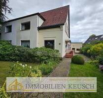 Zentrale Top-Lage, Handwerkerhaus mit Potential und großem Garten, Garage und viel Stauraum!! - Achim
