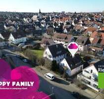 Familienfreundlich gelegenes 2-Familienhaus in Ludwigsburg-Oßweil - Ludwigsburg / Oßweil