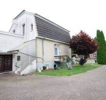 Halstenbek, beliebte Lage! Wohnhaus mit 3 Wohneinheiten