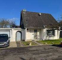 ruhig gelegenes, freistehendes Einfamilienhaus mit schönem Grundstück - Grevenbroich